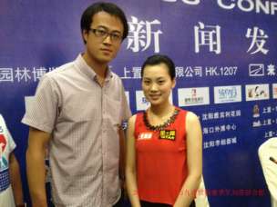 2012年6月21日与九球世锦赛季军刘莎莎合影